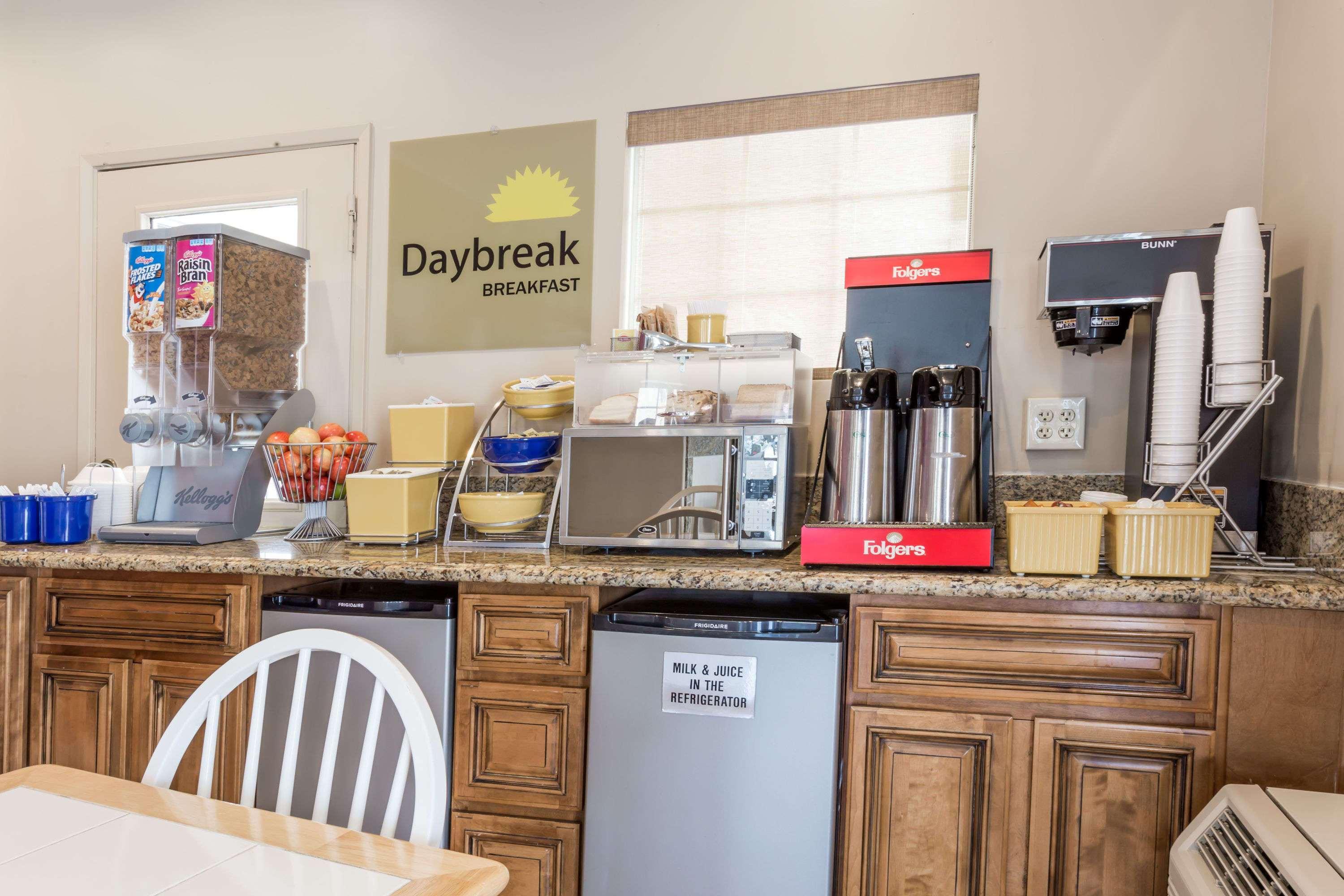 Days Inn By Wyndham Westley Esterno foto