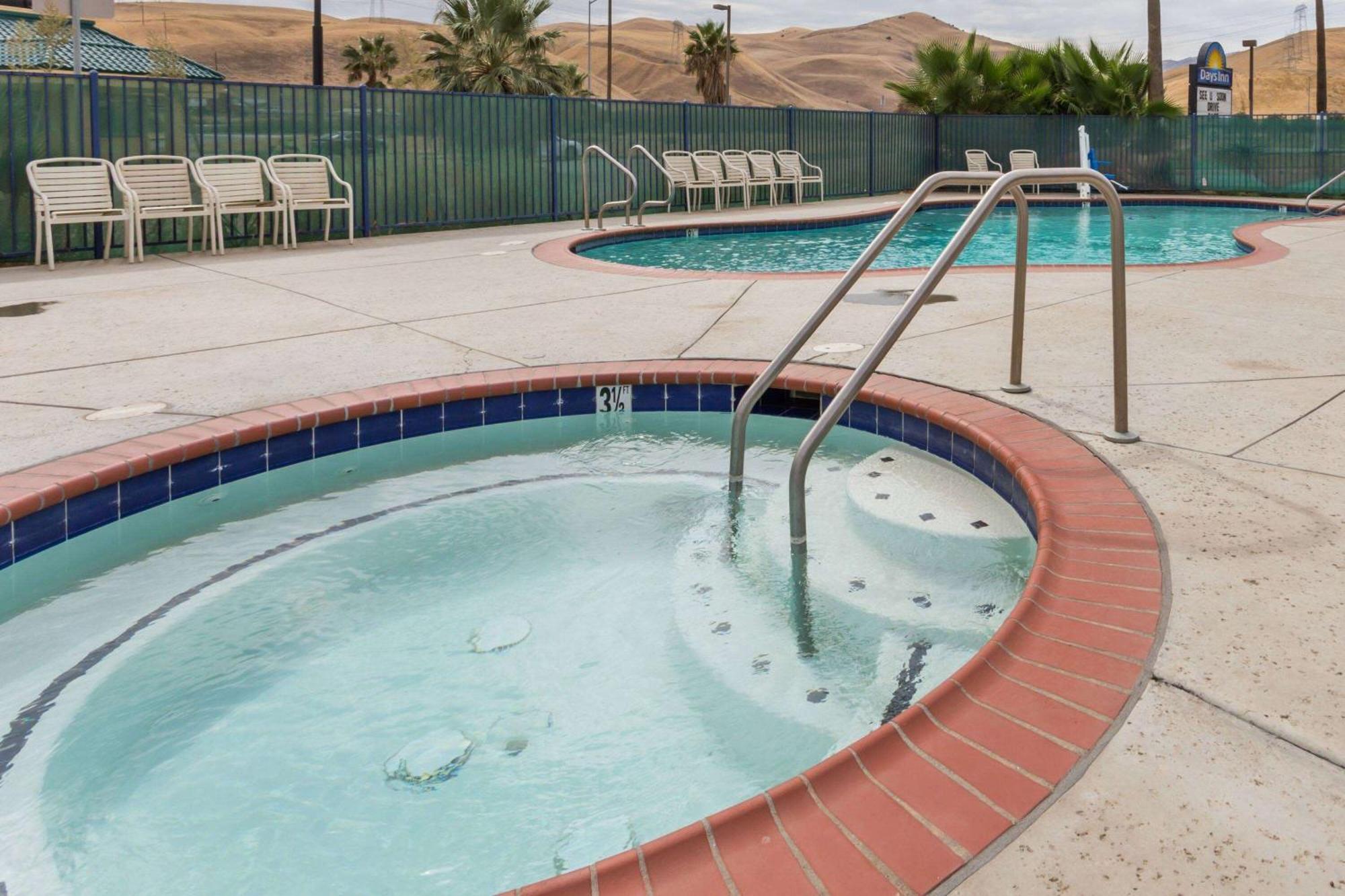 Days Inn By Wyndham Westley Esterno foto
